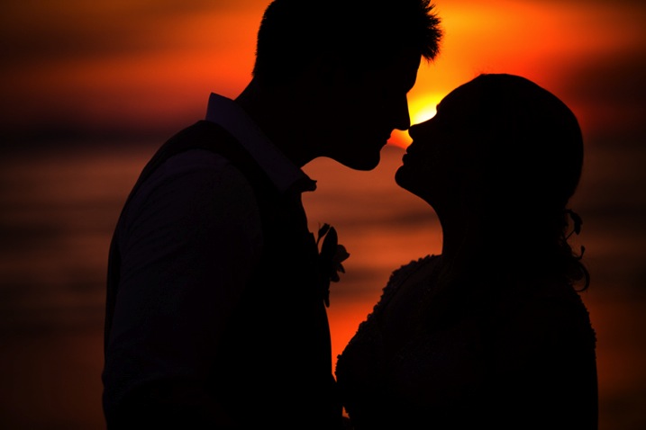couple kissing perfect portrait silhouette