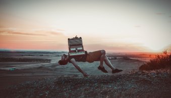 Levitation Photography: A Comprehensive Guide (+ Tips)