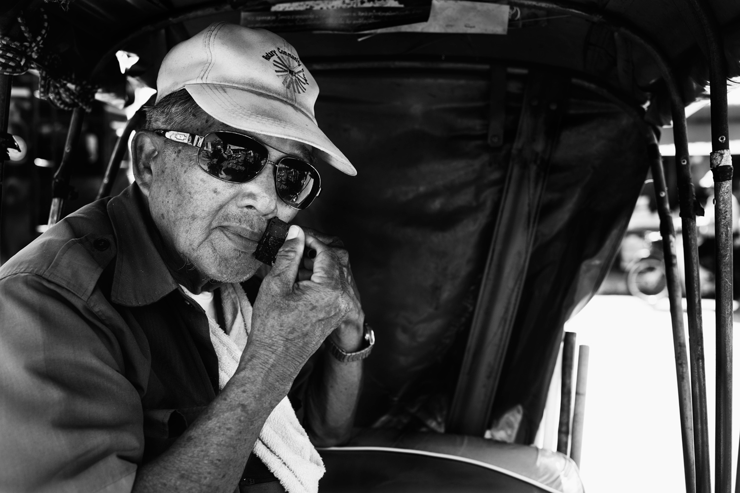 Learn How To Easily Improve Your Street Photography Portraits Street Shave © Kevin Landwer-Johan