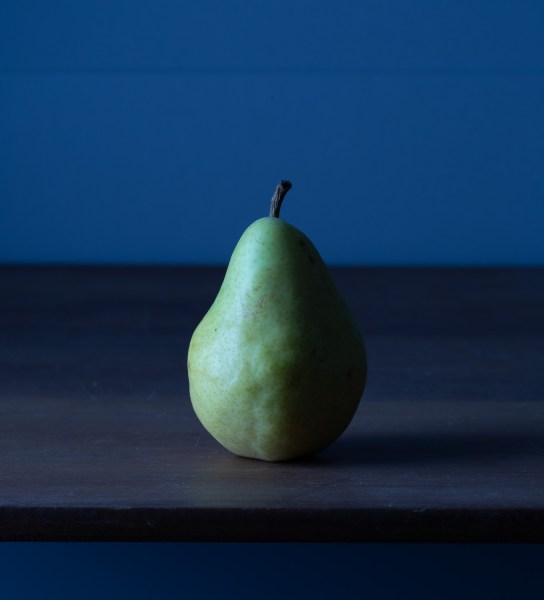 blue pear without white balancing
